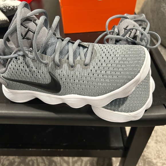 Nike Gray Men’s Hyperdunk 2017 Low - Picture 4 of 6